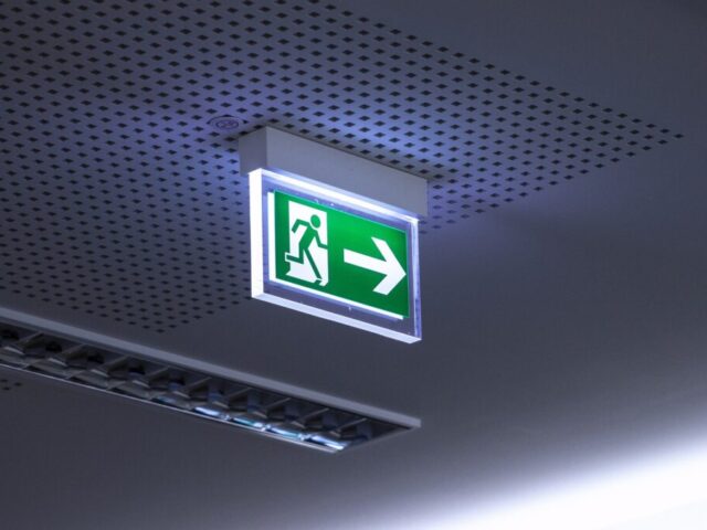 emergency-exit-4168808_1920